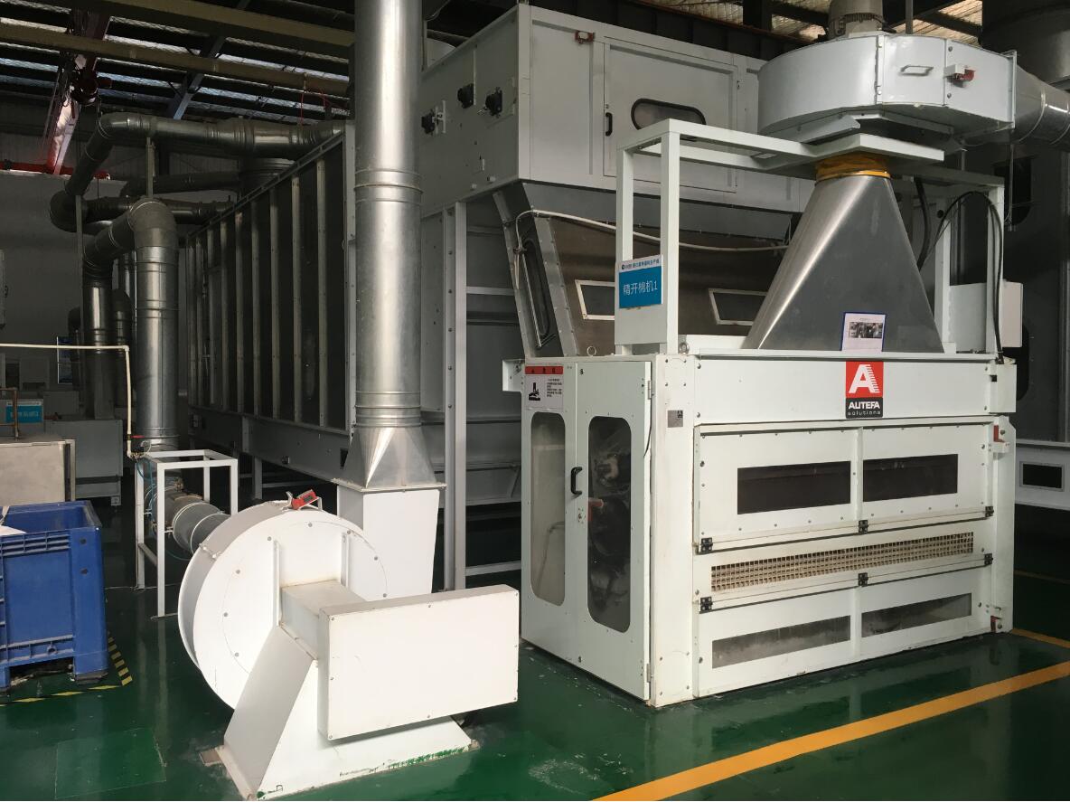 Esta es una imagen de las instalaciones de producción en la fábrica de Yuanchen, que muestra una línea de producción completa de fieltro punzonado fabricada por AUTEFA Solutions Alemania.